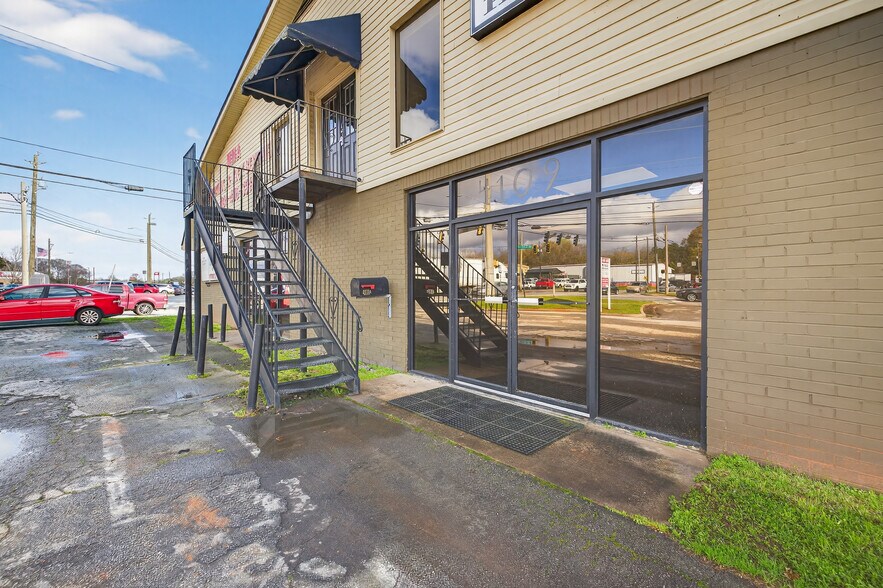 More Photos Of 4109 Robinson St, Covington Freestanding For Sale