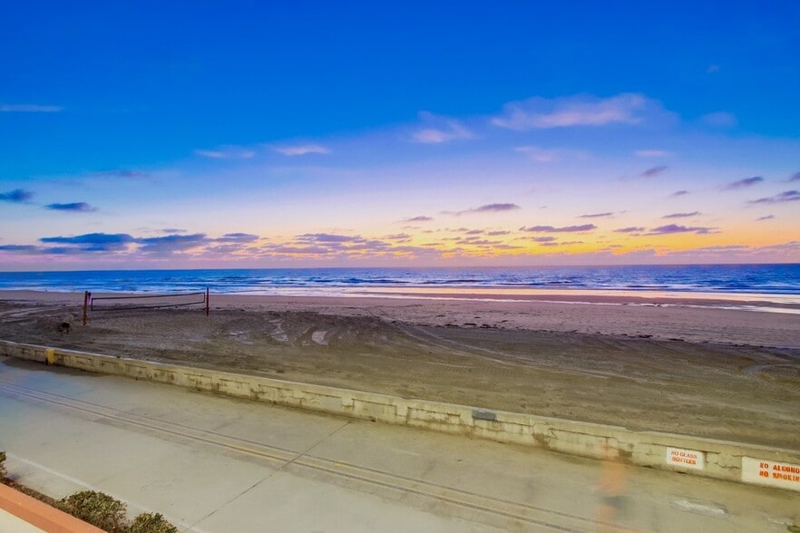 More Photos Of 3449 Ocean Front Walk, San Diego Apartments For Sale