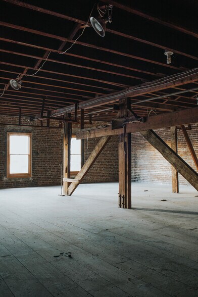 More Photos Of 32 Chambers St, Newburgh Light Manufacturing For Sale