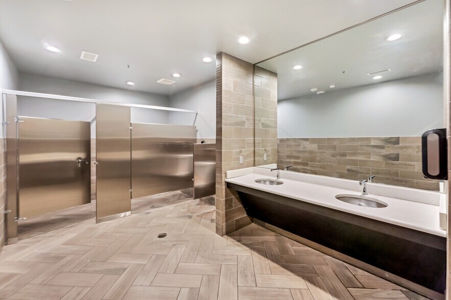 More Photos Of 201 N Rupert St, Fort Worth Office For Lease