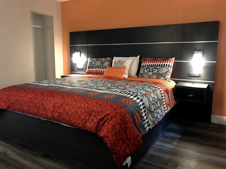More Photos Of 1320 Cleveland St, Clearwater Hotel For Sale