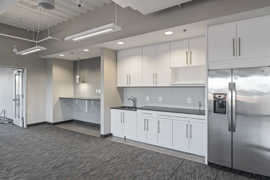 More Photos Of 10718 Richmond Hwy, Lorton Office For Lease