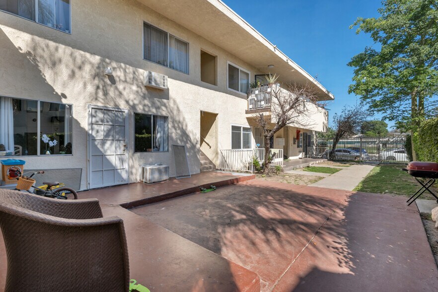 More Photos Of 17926 Schoenborn St, Northridge Apartments For Sale
