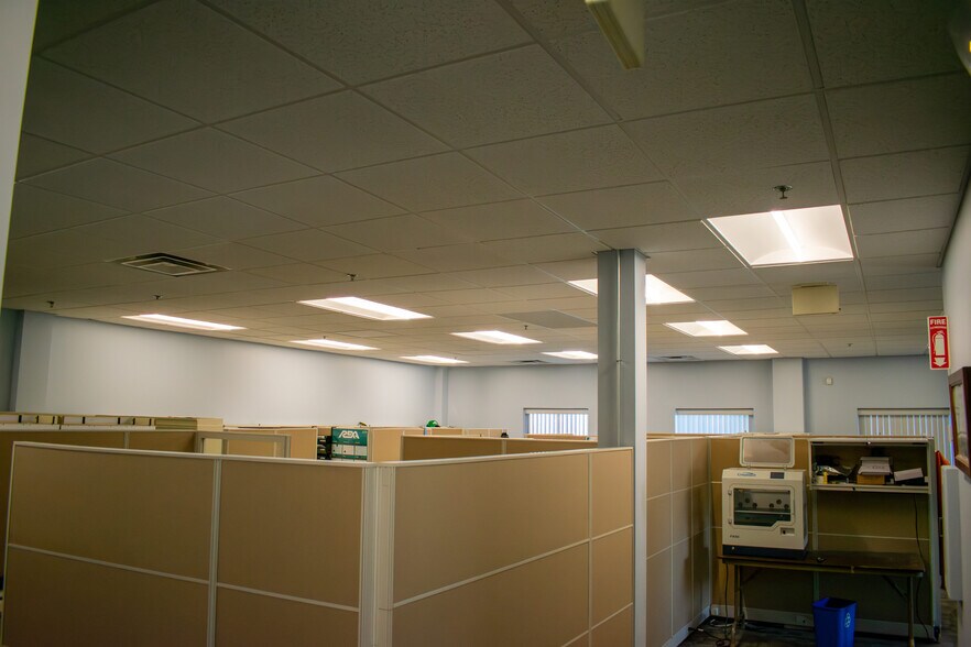 More Photos Of 4 Manley St, West Bridgewater Warehouse For Lease