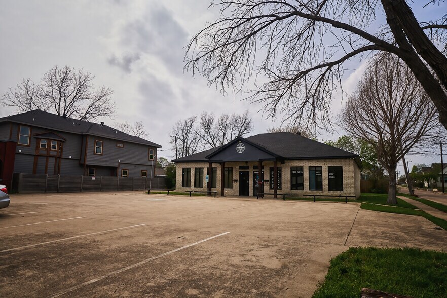 More Photos Of 2700-2704 Hemphill St, Fort Worth Medical For Sale