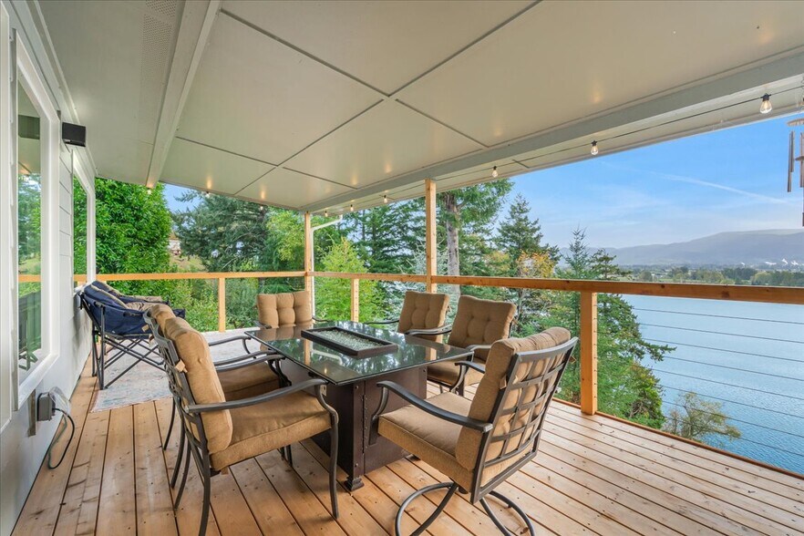 More Photos Of 520 Columbia St, Cathlamet Apartments For Sale