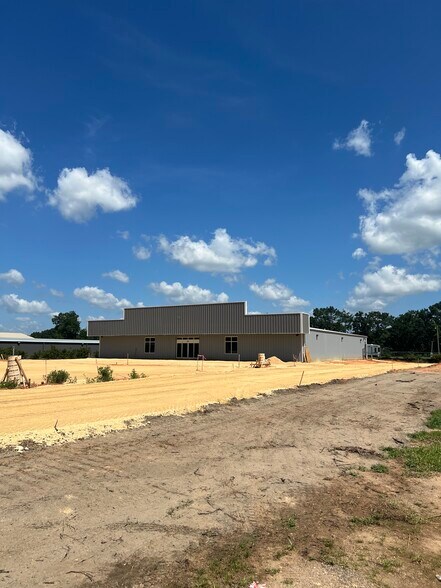 Primary Photo Of 18375 State Highway 104, Robertsdale General Retail For Sale