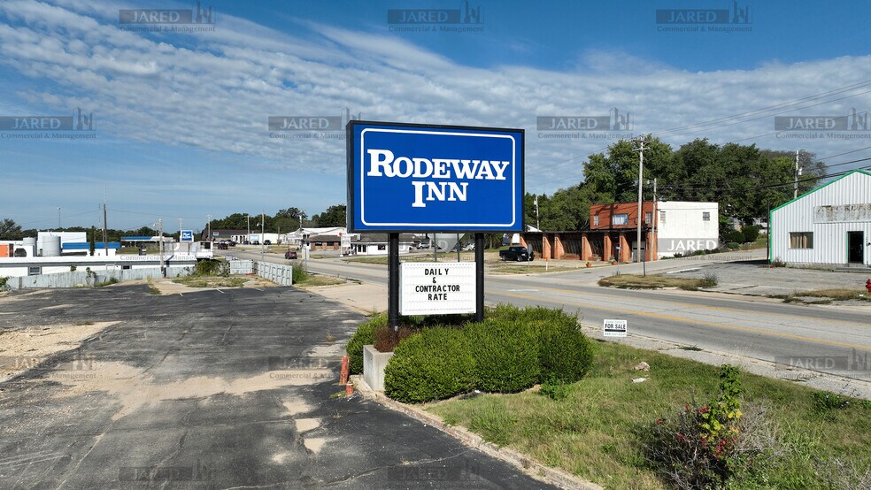 More Photos Of 1057 Old Route 66, Saint Robert Hotel For Sale