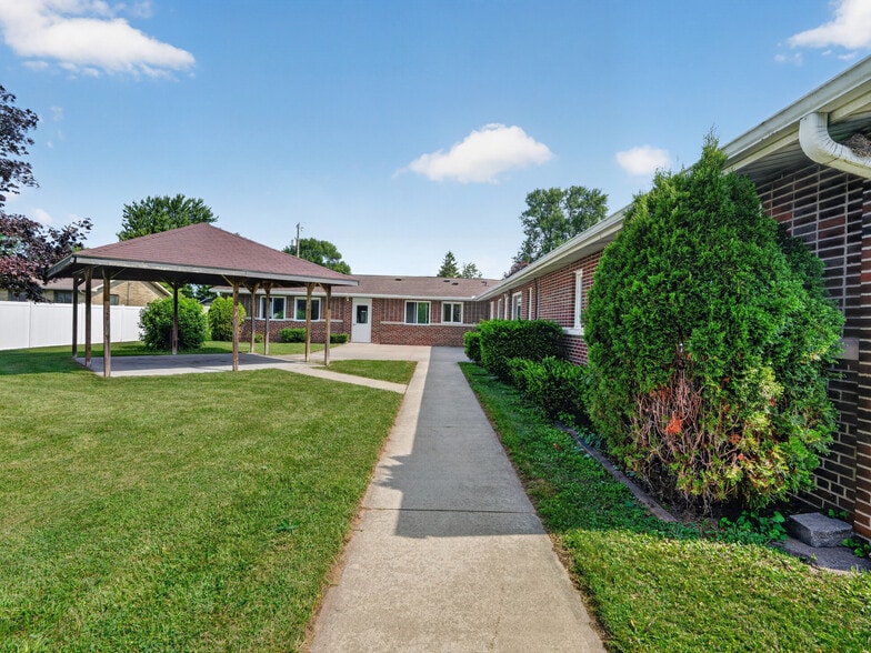 More Photos Of 200 S 4th St, Kawkawlin Assisted Living For Sale