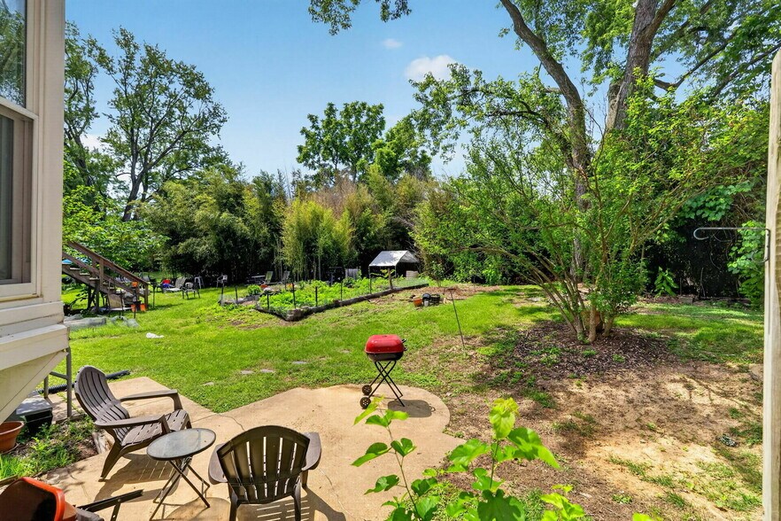 More Photos Of 4512 MacArthur Blvd NW, Washington Apartments For Sale