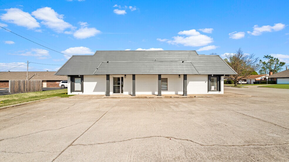 More Photos Of 8720 S Penn Ave, Oklahoma City Office For Sale