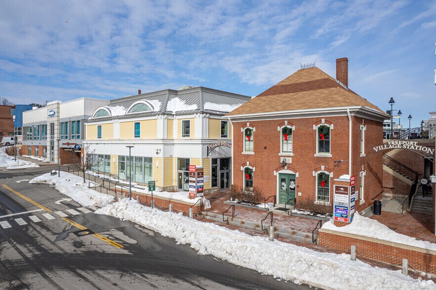 More Photos Of 1 Freeport Village Sta, Freeport Department Store For Lease