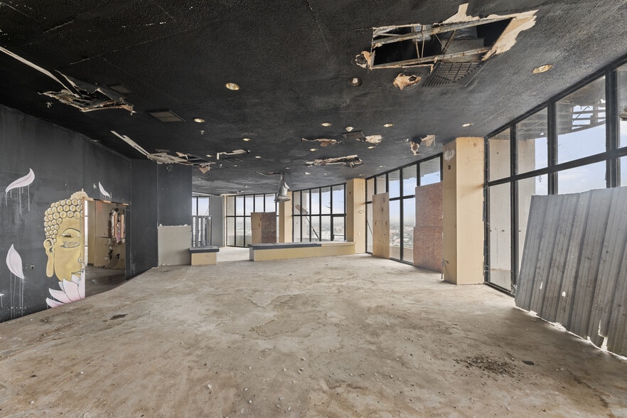 More Photos Of 1 S Main Ave, Laredo Hotel For Sale