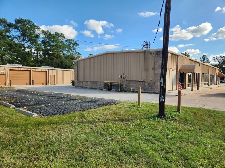More Photos Of 17610 Hufsmith Kohrville Rd, Tomball Industrial For Lease