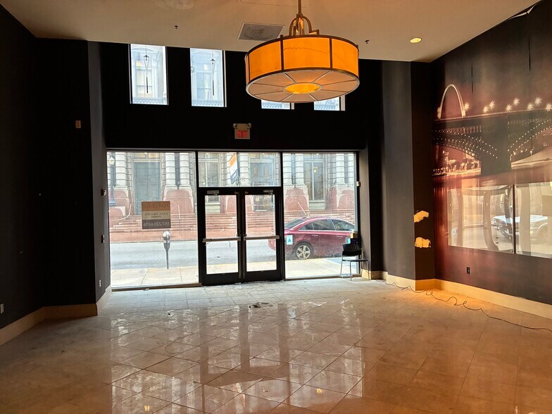 More Photos Of 817 Olive St, Saint Louis General Retail For Lease