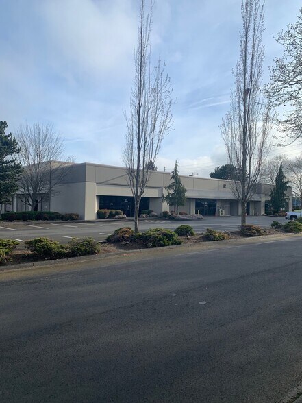 More Photos Of 4215 95th St SW, Lakewood Warehouse For Lease