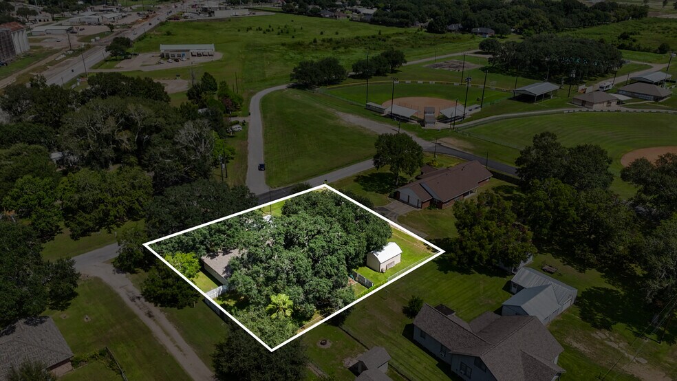 More Photos Of 3027 Poppy St, Needville Apartments For Sale