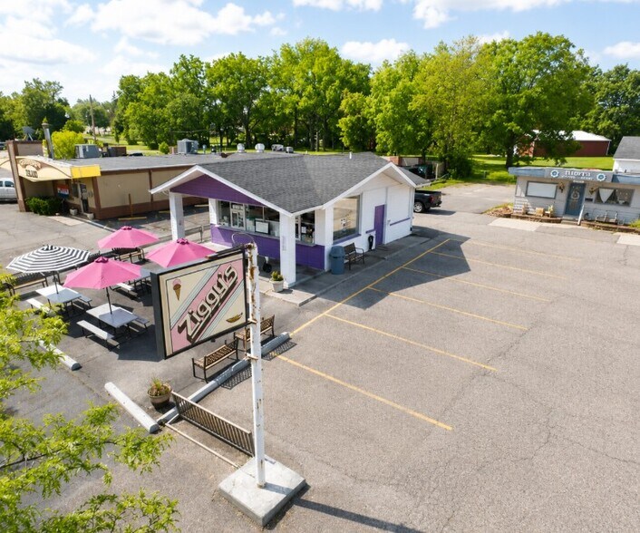 Primary Photo Of 11320 Saginaw rd, Grand Blanc Storefront For Sale