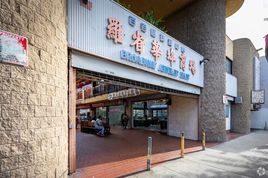 More Photos Of 818 N Broadway, Los Angeles General Retail For Lease