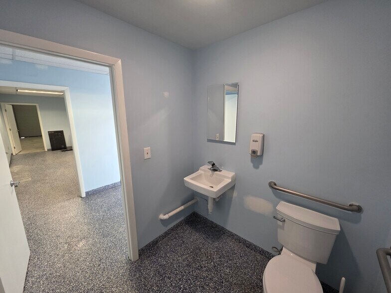 More Photos Of 5500-5546 Haines Rd N, Saint Petersburg General Retail For Lease