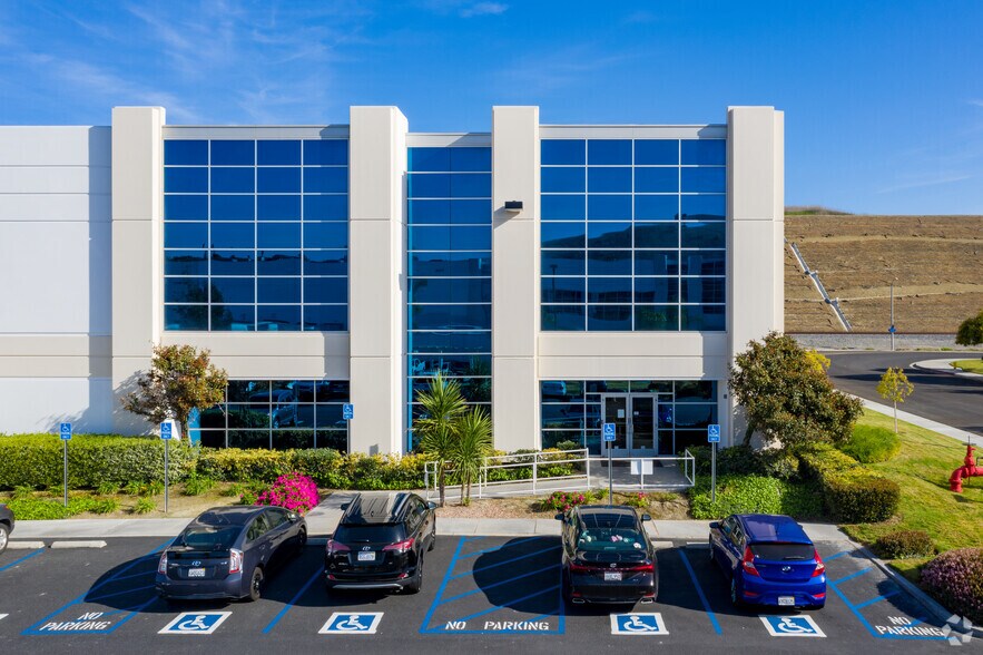 More Photos Of 280 Machlin Ct, City of Industry Warehouse For Lease