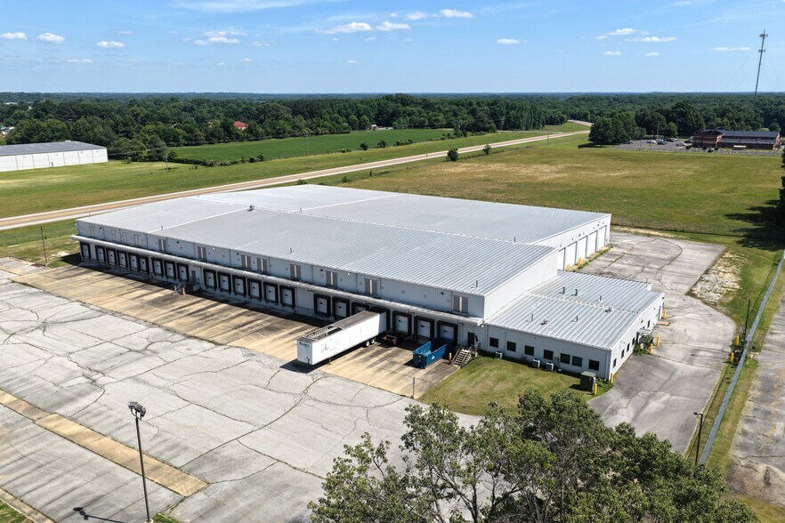 Primary Photo Of 7 American Woodmark Dr, Humboldt Distribution For Sale