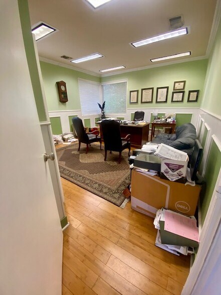 More Photos Of 2600 Mccullough Ave, San Antonio Office For Sale