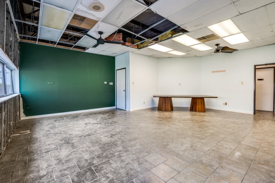 More Photos Of 2345 S State Highway 121, Lewisville Flex For Sale