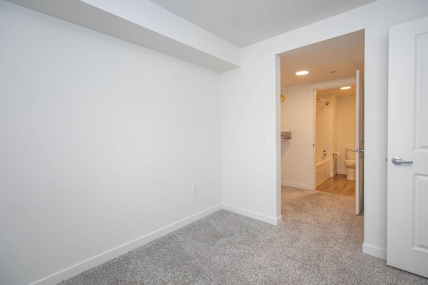 More Photos Of 15300 33rd Ave S, Seatac Apartments For Lease