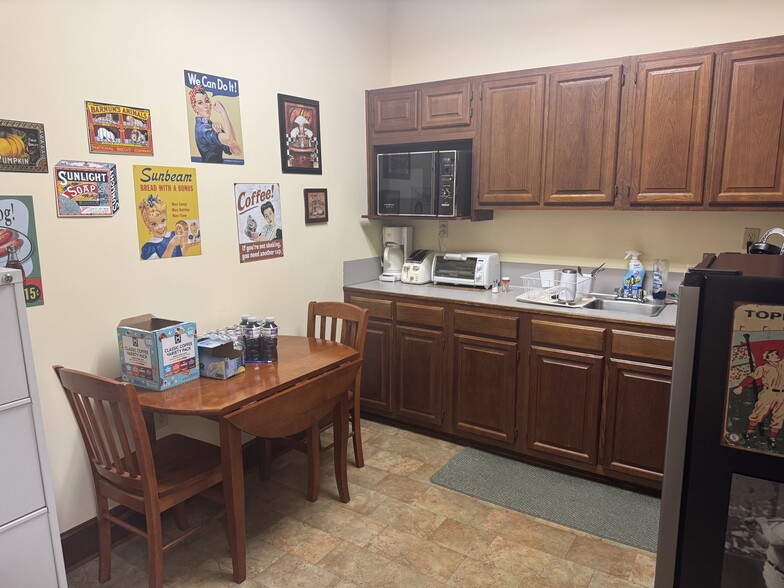 More Photos Of 20462 Chartwell Center Dr, Cornelius Office For Lease