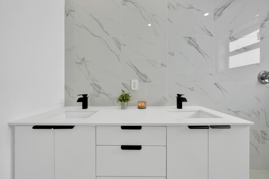 More Photos Of 1370 SW 5th St, Miami Apartments For Sale