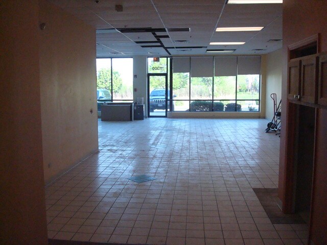 More Photos Of 11300-11314 W Southwest Hwy, Orland Park Storefront Retail Office For Lease