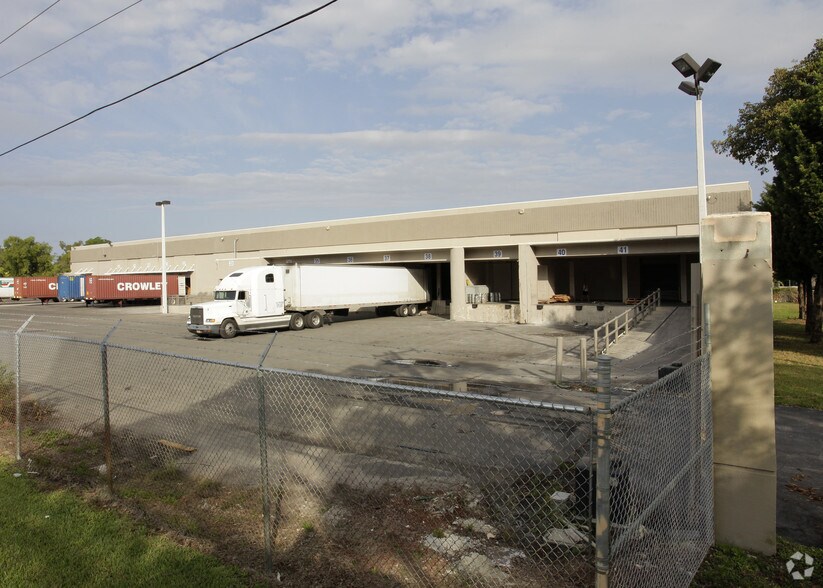More Photos Of 14100 NW 60th Ave, Miami Lakes Warehouse For Lease