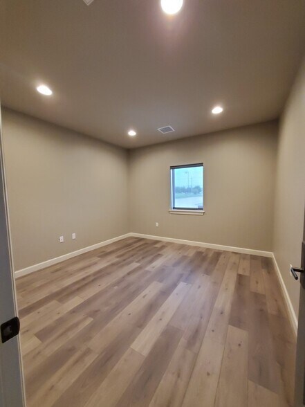 More Photos Of 2259 N 9th St, Broken Arrow Office For Lease
