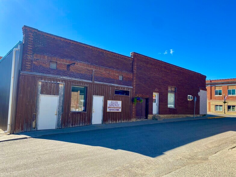 More Photos Of 239 Main St, Shelby Bar For Sale