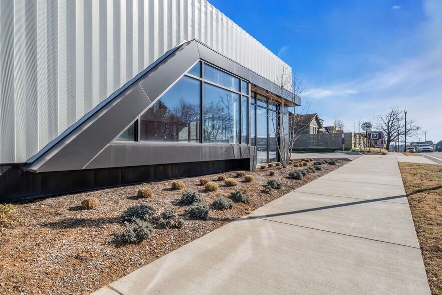 More Photos Of 2200 8th Ave S, Nashville Showroom For Lease