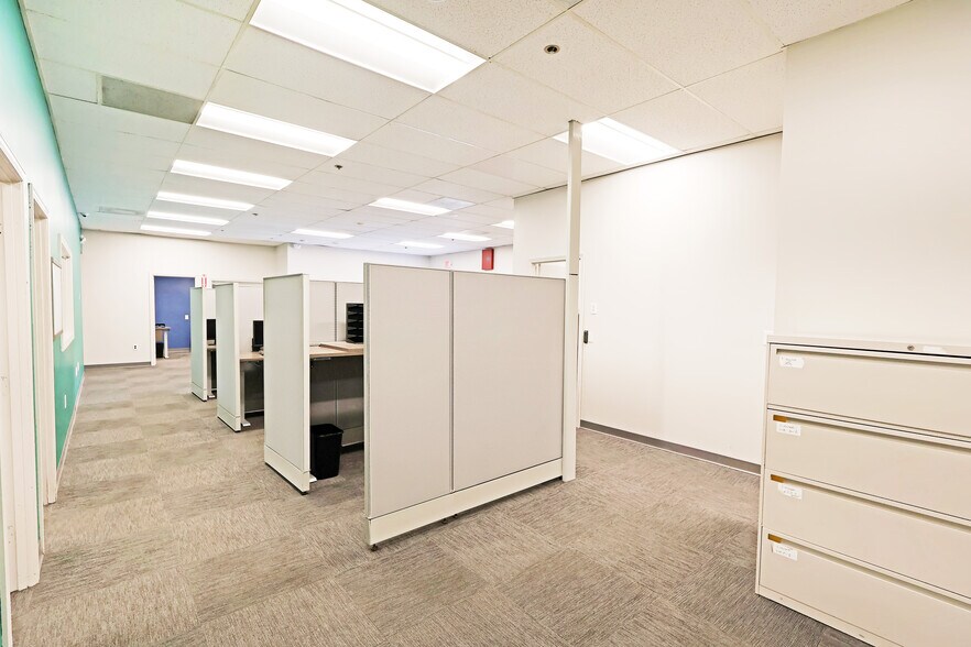 More Photos Of 10 Jewel Dr, Wilmington Warehouse For Lease