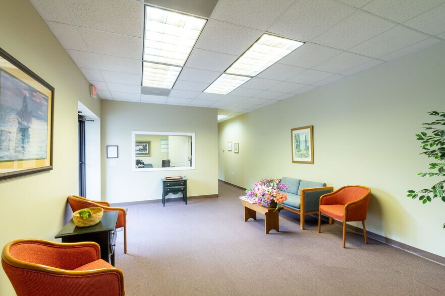 More Photos Of 94 E Crogan St, Lawrenceville Office For Lease