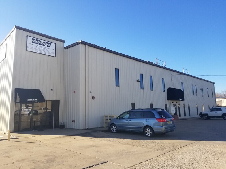 More Photos Of 10701 E Ute St, Tulsa Office For Sale