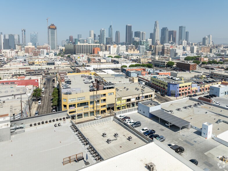 More Photos Of 948 Crocker St, Los Angeles Storefront Retail Office For Lease