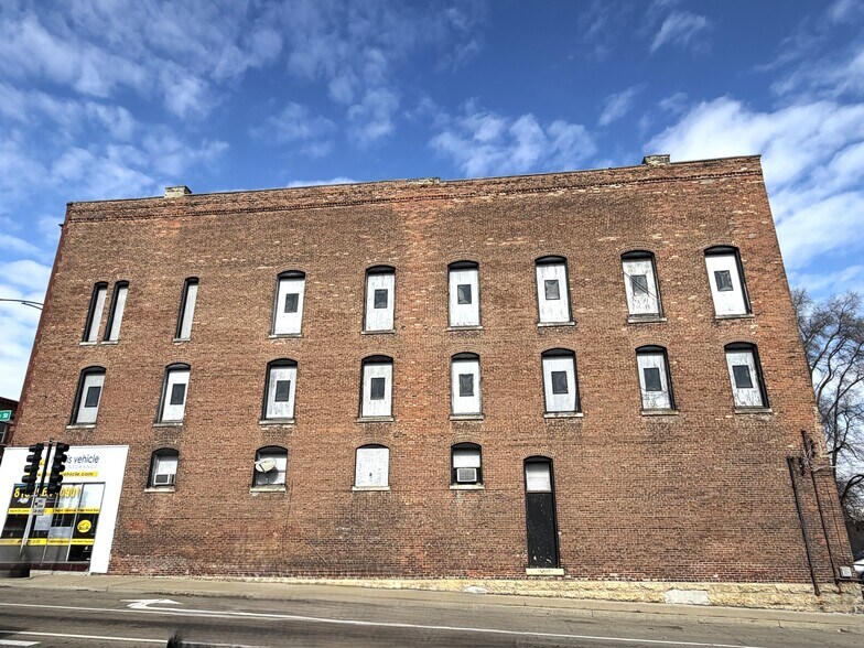 More Photos Of 1030 S Main St, Rockford Loft Creative Space For Sale