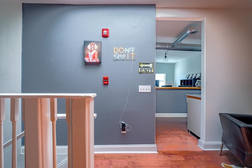 More Photos Of 2529 Central Ave, Saint Petersburg Coworking Space