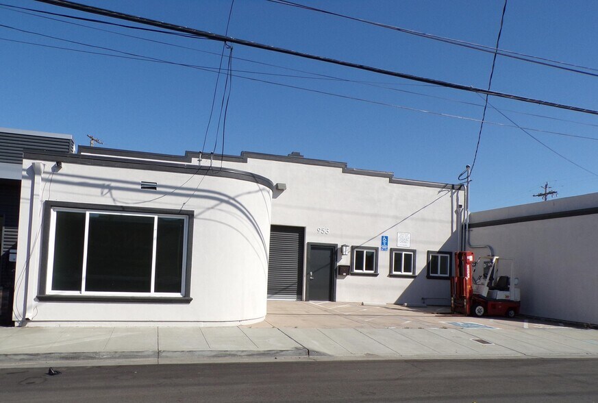 More Photos Of 953 Washington St, San Carlos Warehouse For Lease