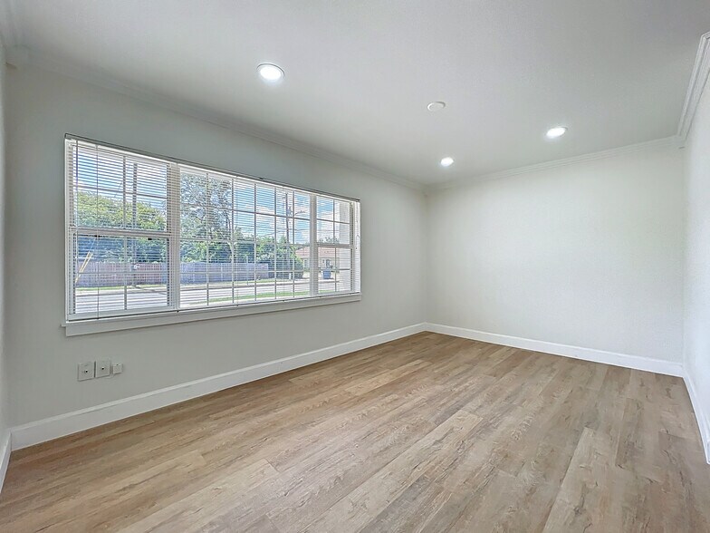 More Photos Of 507 East St, Longwood Office Residential For Lease