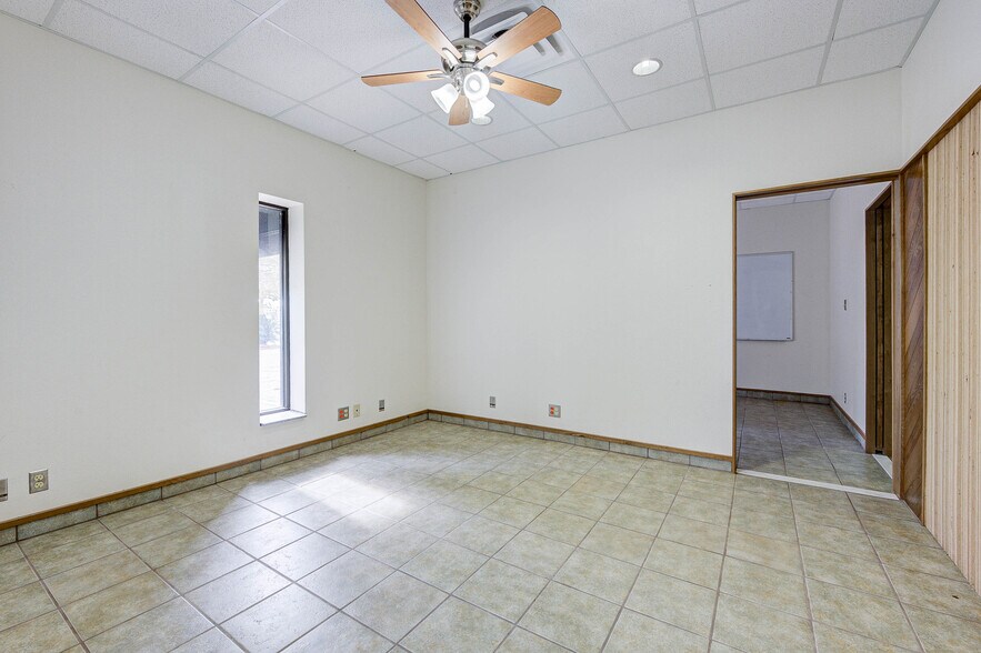 More Photos Of 7415 Eastex Freeway Plaza, Beaumont Industrial For Sale