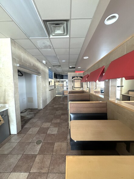 More Photos Of 1975 Abbott Rd, Anchorage Fast Food For Sale
