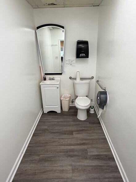 More Photos Of 11409 Amherst Ave, Wheaton Freestanding For Lease