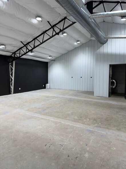 More Photos Of 8325-8327 Belding Rd NE, Rockford Warehouse For Lease