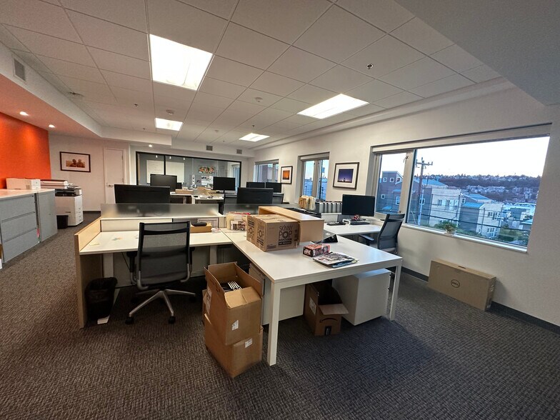 More Photos Of 2341 Eastlake Ave E, Seattle Office For Lease