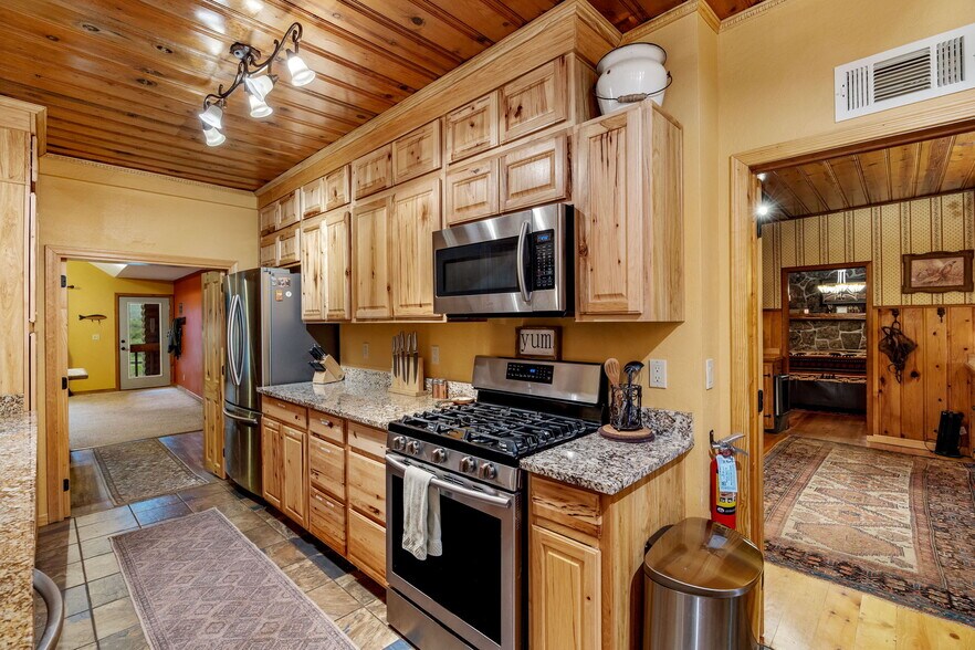 More Photos Of 140 Main St, Greer Specialty For Sale